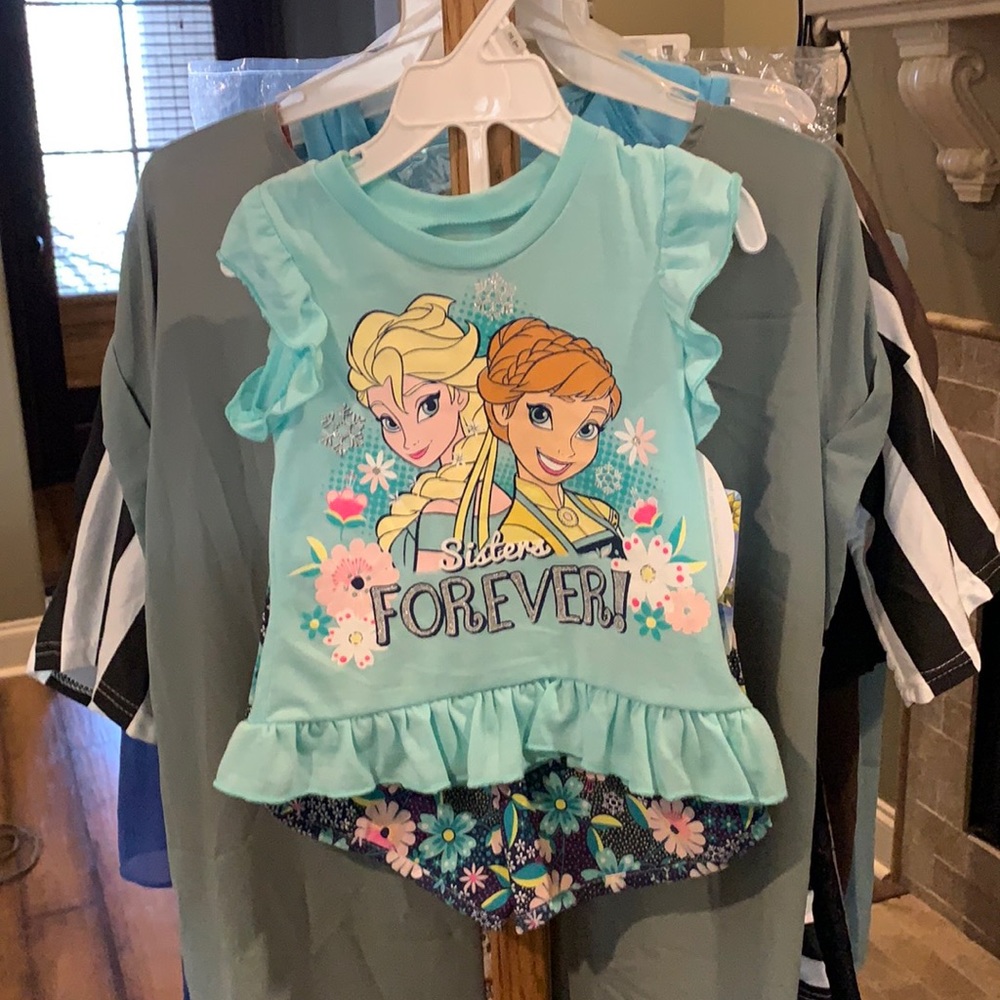 Frozen sisters outfit
